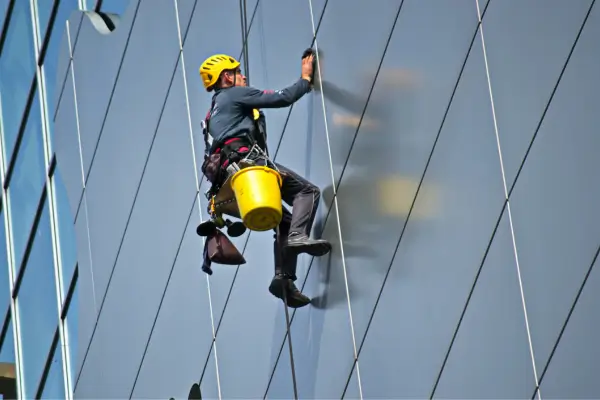 NR 35: o que regulamenta esta norma e por que ela é essencial para a segurança no trabalho em altura